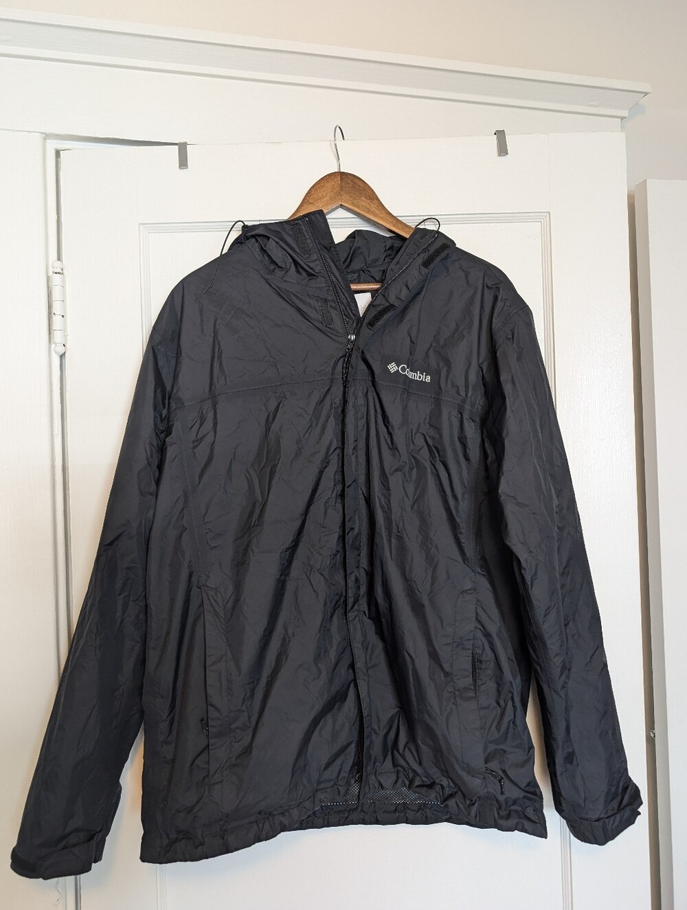 Columbia Men's Black Hooded Rain Jacket